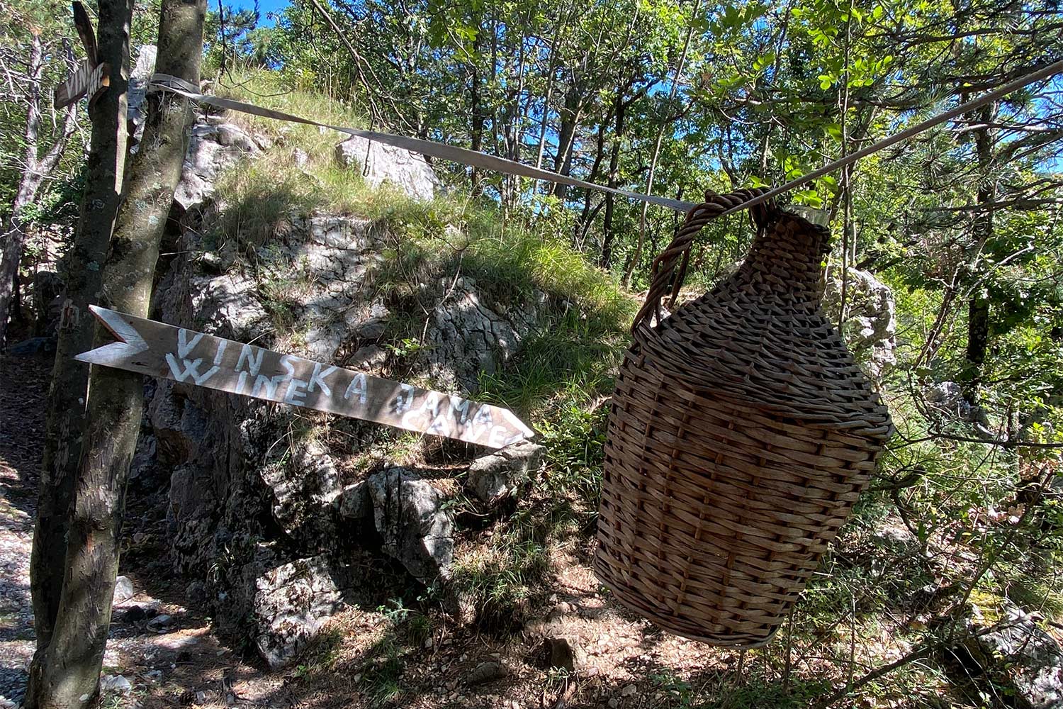 Tour Friaul 2023: Val Rosandra: Weinhöhle (Foto: Andreas Kuhrt)