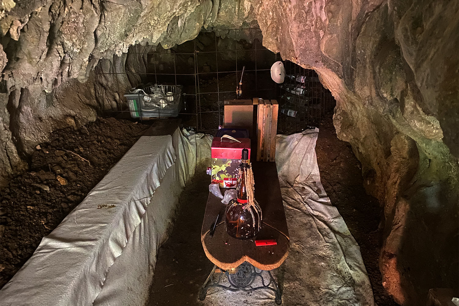 Tour Friaul 2023: Val Rosandra: Weinhöhle (Foto: Andreas Kuhrt)