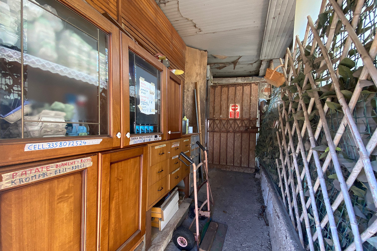 Tour Friaul 2023: Draga Sant'Elia: Selbstbedienung (Foto: Andreas Kuhrt)