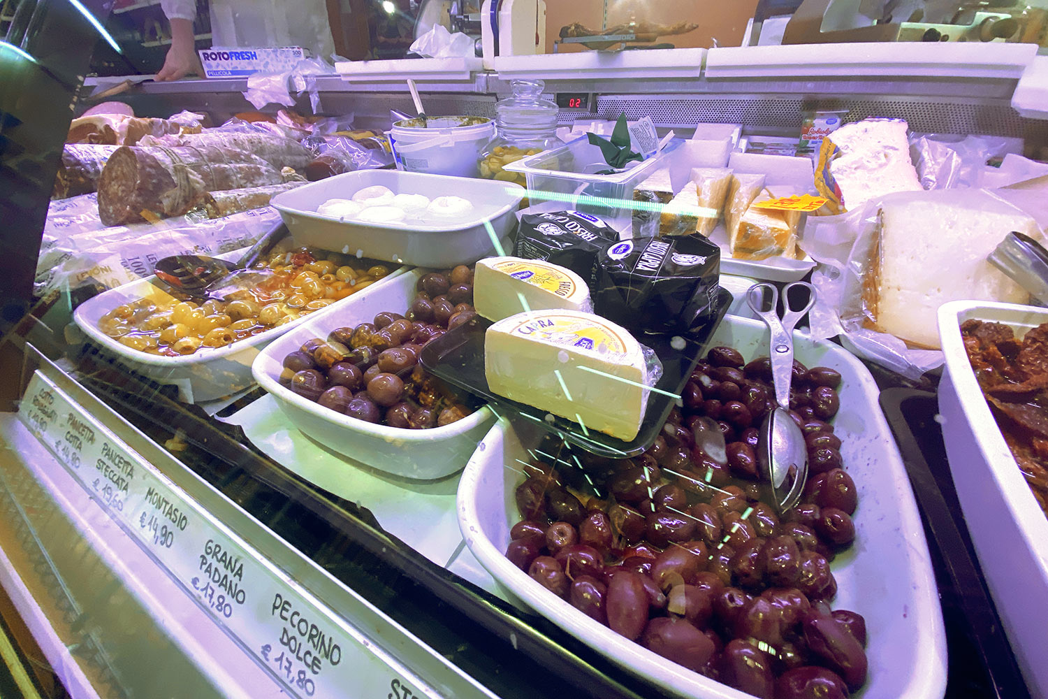 Tour Friaul 2023: Bagnoli della Rosandra: Laden (Foto: Andreas Kuhrt)