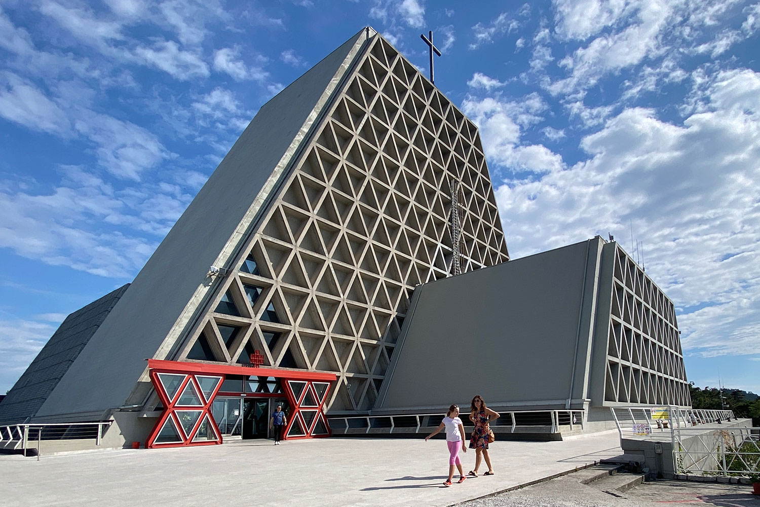 Tour Friaul 2023: Wallfahrtskirche Monte Grisa (Foto: Andreas Kuhrt)