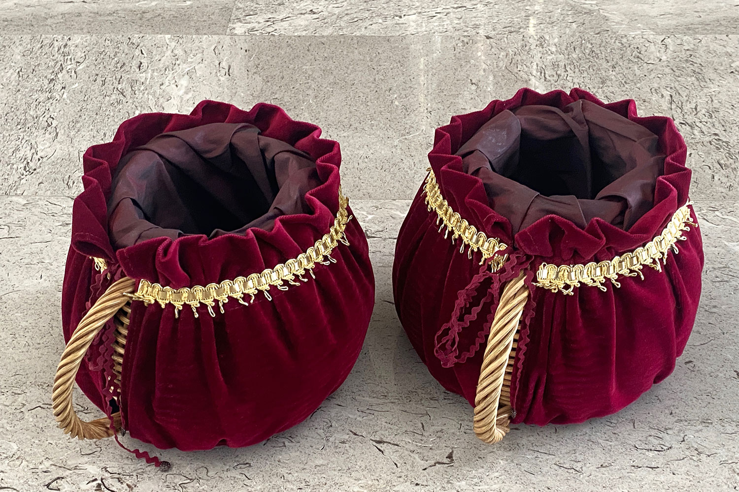 Tour Friaul 2023: Wallfahrtskirche Monte Grisa: Klingelbeutel (Foto: Andreas Kuhrt)