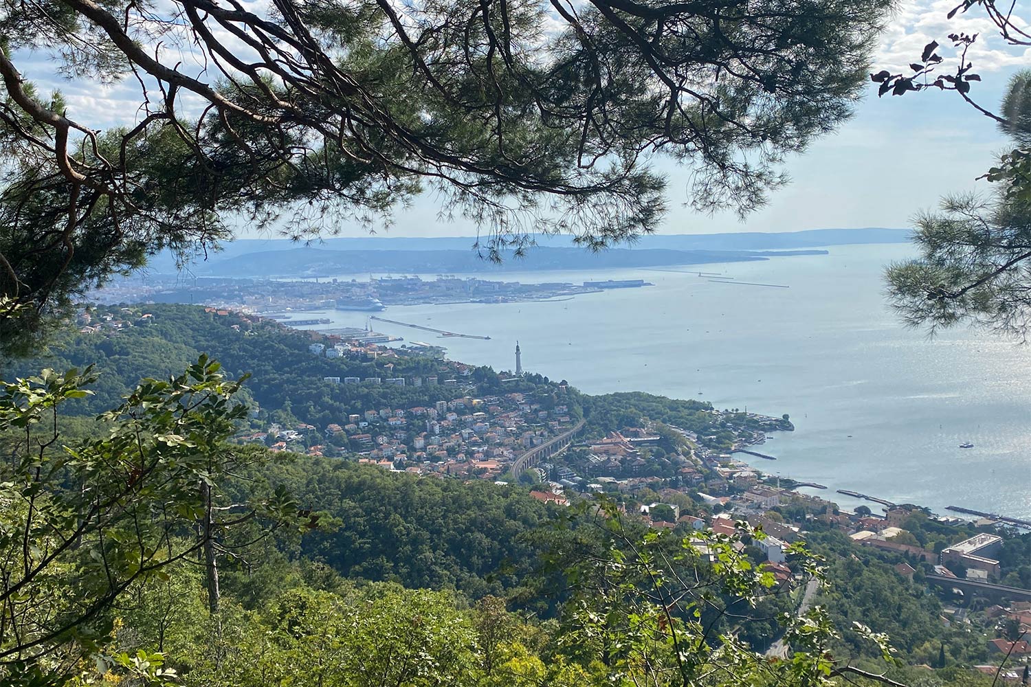 Tour Friaul 2023: Strada Napoleonica: Blick nach Triest (Foto: Andreas Kuhrt)