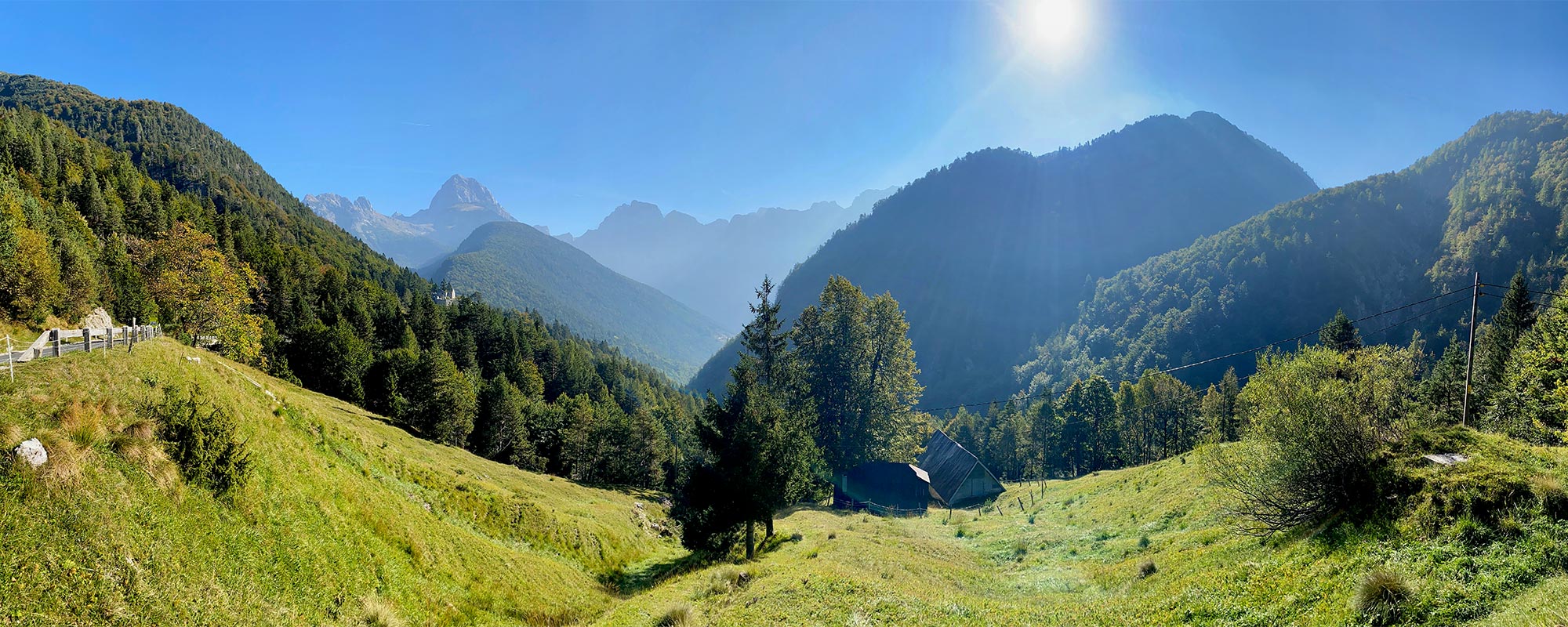 Tour Friaul 2023: Slowenien: am Predel-Pass: Blick zum Mangart (Foto: Andreas Kuhrt)