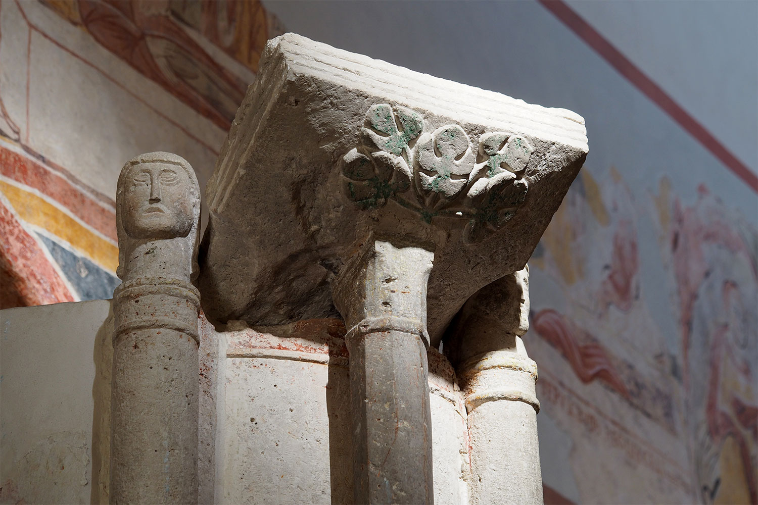 Tour Friaul 2023: Muggia Vecchia: Basilika Santa Maria Assunta: Kanzel (Foto: Manuela Hahnebach)