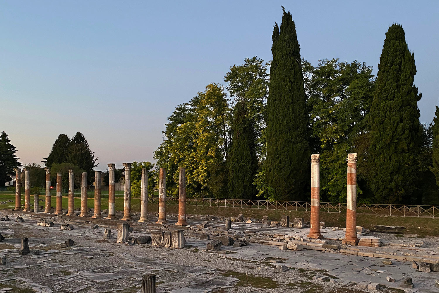 2023-friaul-aquileia-forum-romanum-IMG_6458ak Tour Friaul 2023: Aquileia: Forum Romanum (Foto: Andreas Kuhrt)