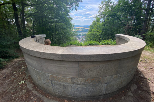 Erlebnispfad Hain Rudolstadt: Löwenbank (Foto: Andreas Kuhrt)