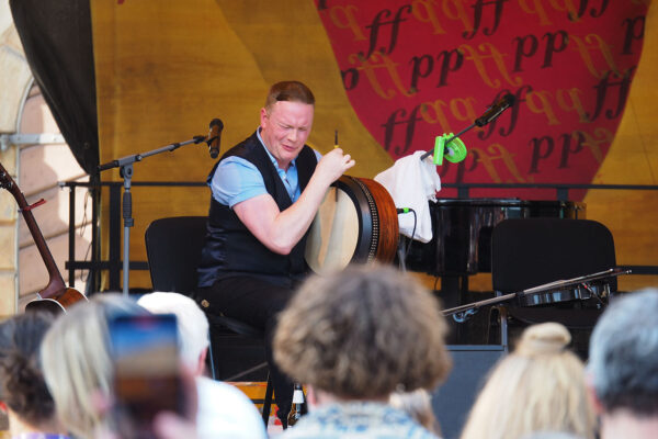 Rudolstadt-Festival 2023: Ímar (GB/Irland): Adam Brown (Foto: Manuela Hahnebach)