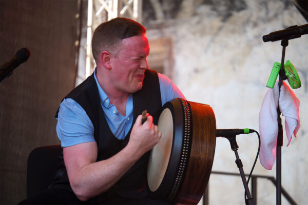 Rudolstadt-Festival 2023: Ímar (GB/Irland): Adam Brown (Foto: Manuela Hahnebach)