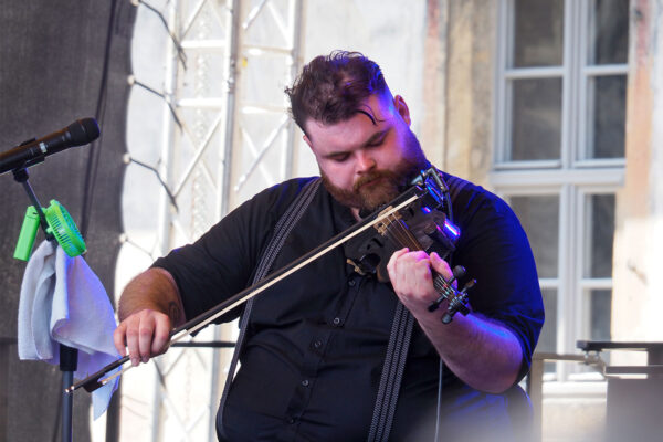 Rudolstadt-Festival 2023: Ímar (GB/Irland): Tomás Callister (Foto: Andreas Kuhrt)