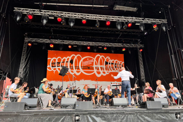 Rudolstadt-Festival 2023: Marktplatz: Mandolinenorchester Wanderlust (Rudolstadt) (Foto: Manuela Hahnebach)