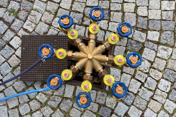 Rudolstadt-Festival 2023: Marktplatz: Wasserverteiler (Foto: Andreas Kuhrt)