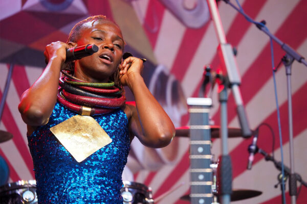 Rudolstadt-Festival 2023: Pamela Badjogo (Gabun/Frankreich) (Foto: Manuela Hahnebach)