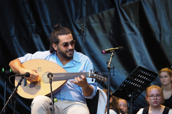 Rudolstadt-Festival 2023: Sadaqa (Weimar): Mohanned Nasser (Syrien) (Foto: Manuela Hahnebach)