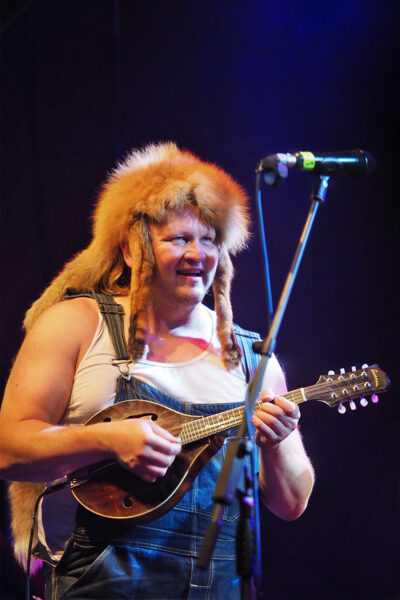 Rudolstadt-Festival 2023: Steve'n'Seagulls (Finnland): Hiltunen (Foto: Manuela Hahnebach)