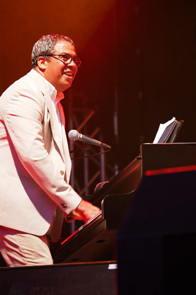 Rudolstadt-Festival 2023: Eliades Ochoa & Grupo Patria: Geovanis Alcántara López ? (Kuba) (Foto: Manuela Hahnebach)