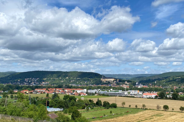 Rudolstadt Festival 2024: Cumbach: Ausblick zur Heidecksburg (Foto: Andreas Kuhrt)