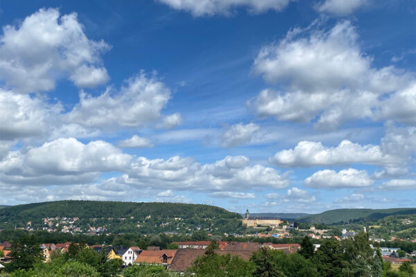 Rudolstadt Festival 2024: Terrasse Cumbach: Ausblick zur Heidecksburg (Foto: Andreas Kuhrt)