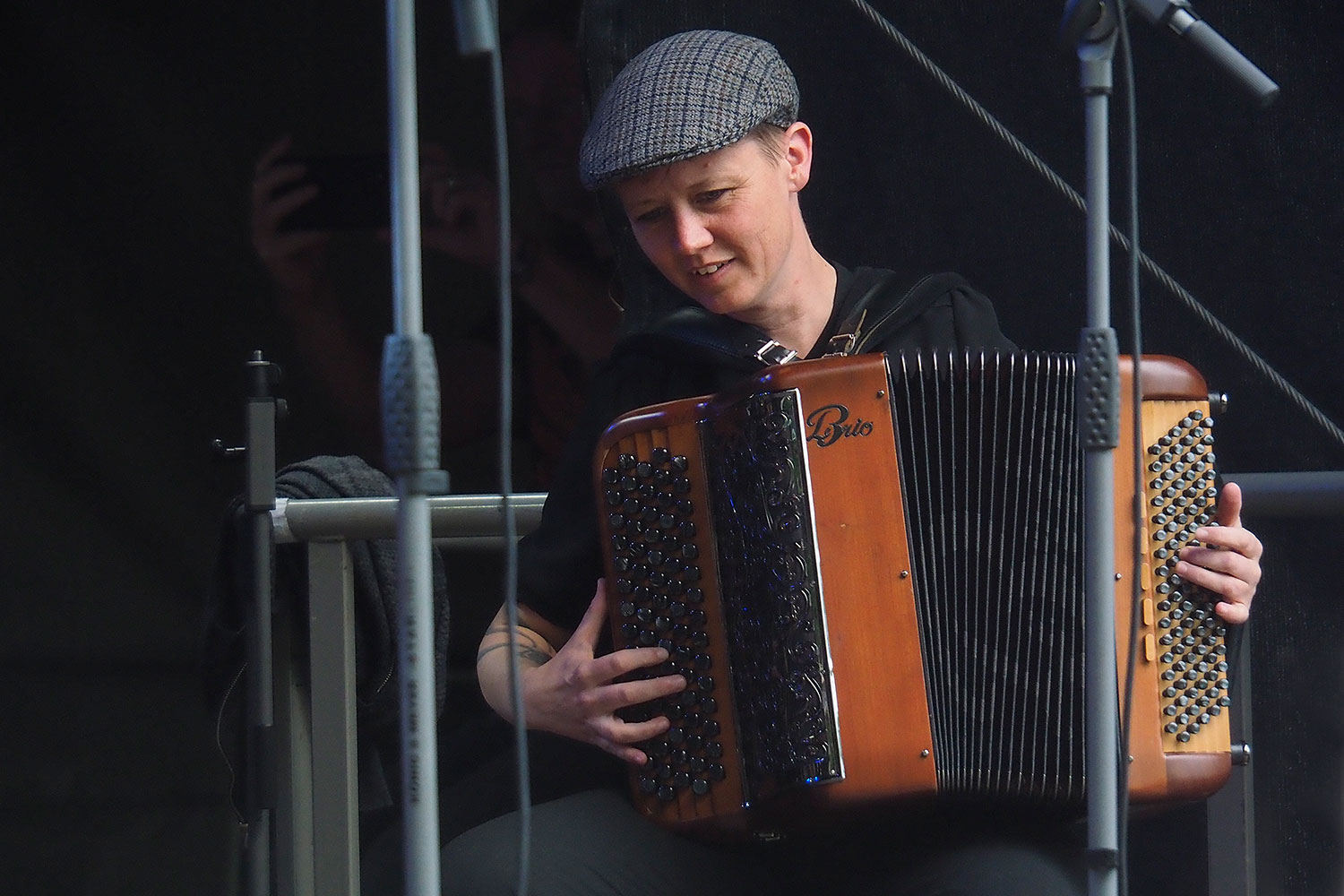 Rudolstadt Festival 2024: Konzertbühne im Heinepark: La Gâpette: Hélène Provost (Foto: Andreas Kuhrt)