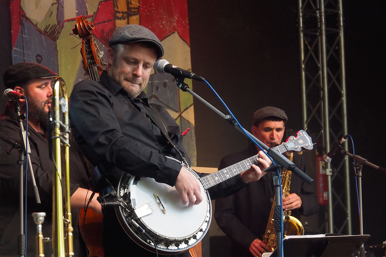 Rudolstadt Festival 2024: Konzertbühne im Heinepark: La Gâpette: Pierre-Luc Martin (Foto: Andreas Kuhrt)