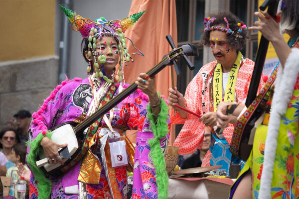 Rudolstadt Festival 2024: Schulplatz: Mitsune: Shiomi Kawaguchi + Petros Tzekos (Foto: Manuela Hahnebach)