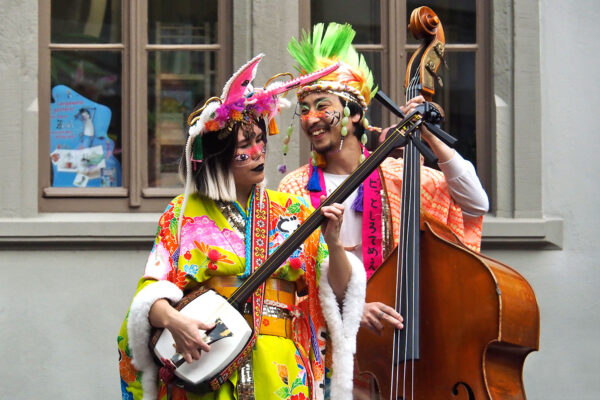 Rudolstadt Festival 2024: Schulplatz: Mitsune: Youka Snell + Daigo Nakai (Foto: Andreas Kuhrt)