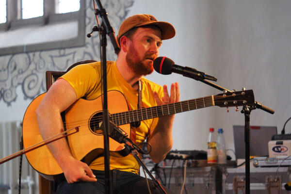 Rudolstadt Festival 2024: Stadtkirche: Owen Sinclair (Foto: Manuela Hahnebach)