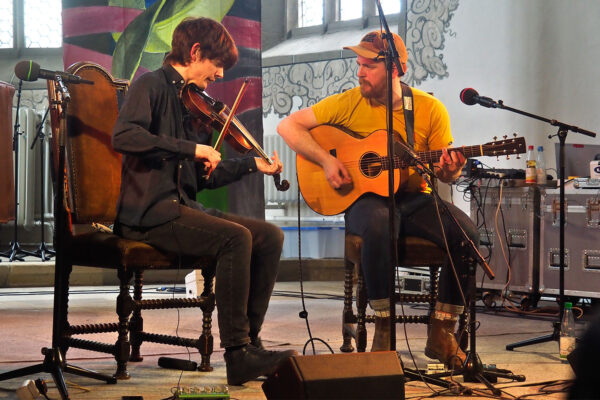 Rudolstadt Festival 2024: Stadtkirche: Ryan Young + Owen Sinclair (Foto: Andreas Kuhrt)