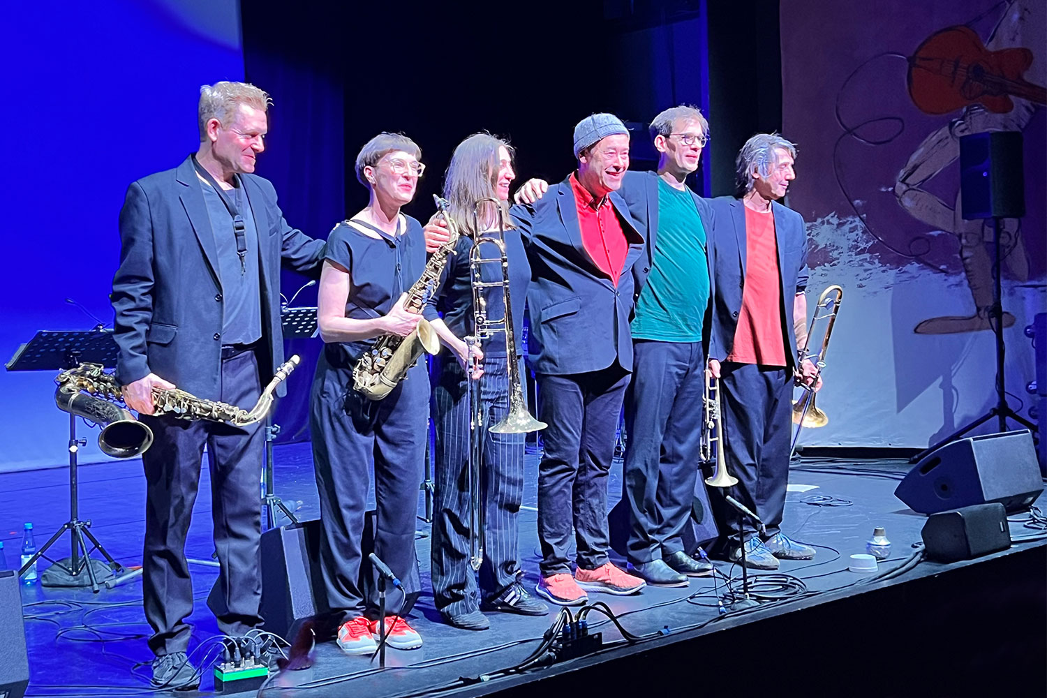 Rudolstadt Festival 2024: Theater im Stadthaus: Ursonate: Bläserquintett Potsa Lotsa + Thomas Krüger (Foto: Manuela Hahnebach)