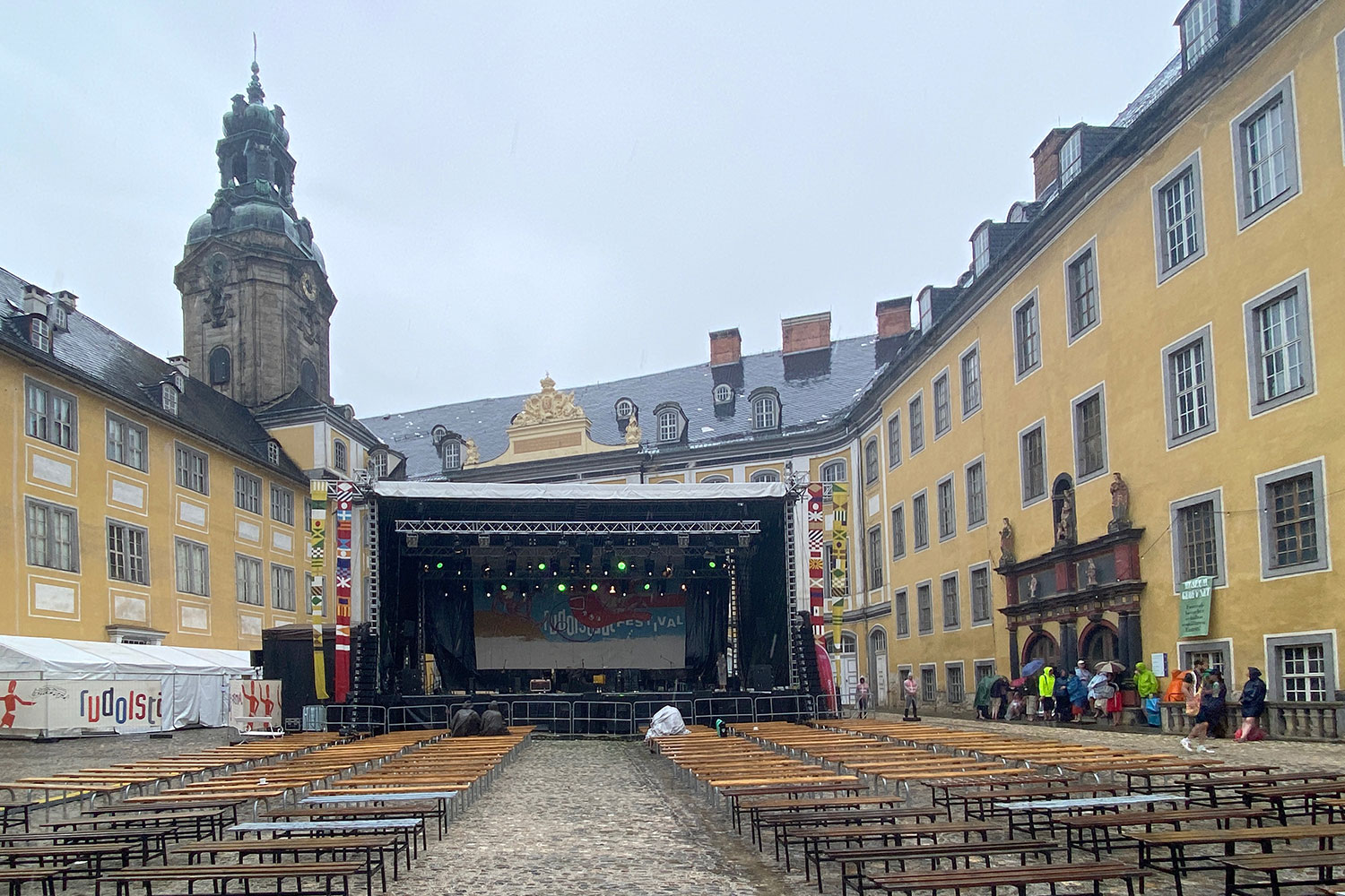 Rudolstadt Festival 2024: Große Bühne Heidecksburg: Regenguss (Foto: Andreas Kuhrt)