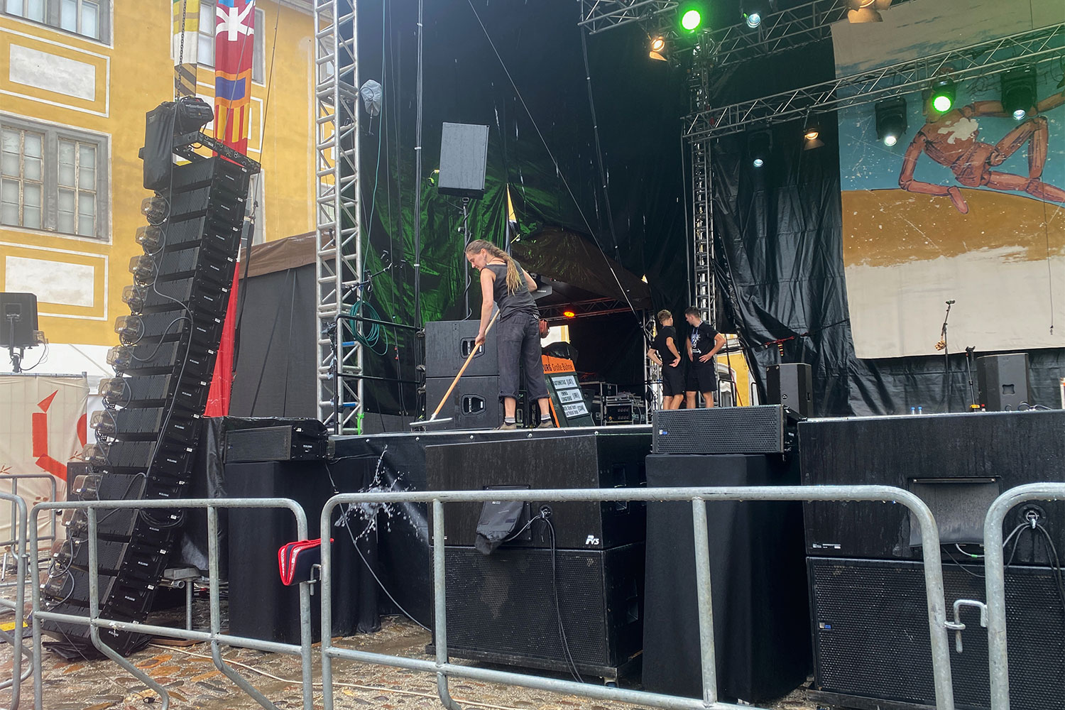 Rudolstadt Festival 2024: Große Bühne Heidecksburg: Regenguss (Foto: Andreas Kuhrt)