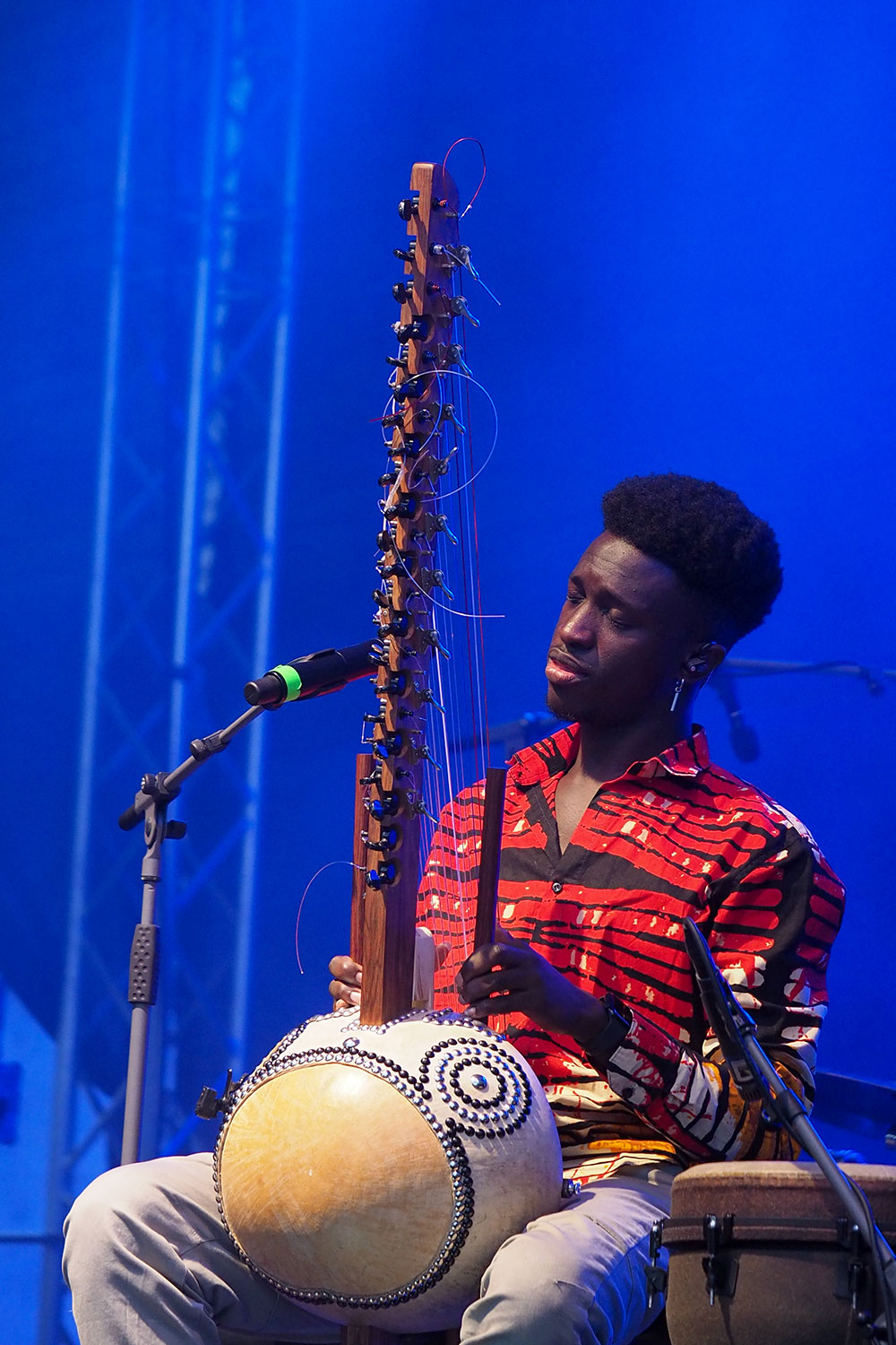 Rudolstadt Festival 2024: Burgterrasse: Momi Maiga (Foto: Manuela Hahnebach)
