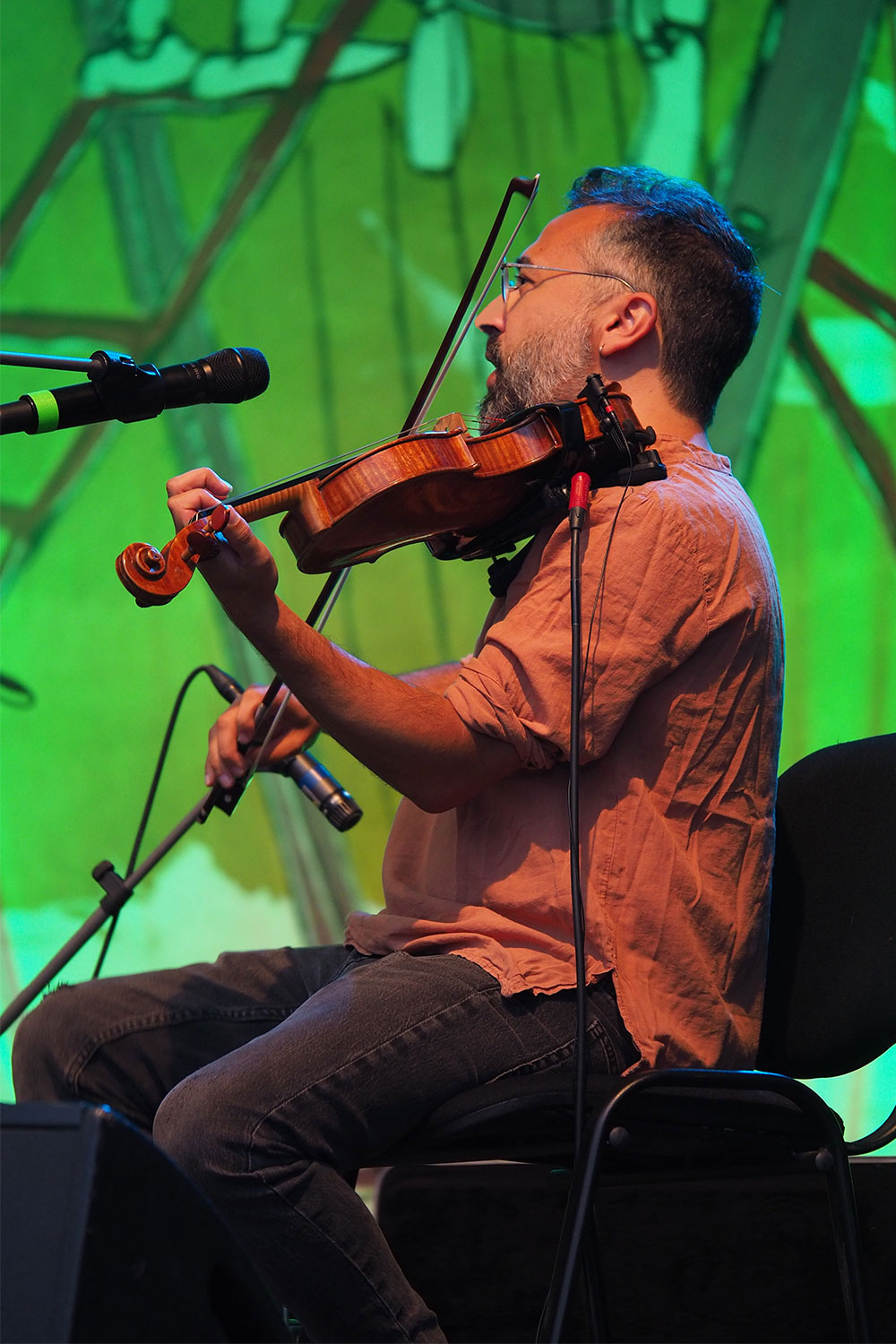 Rudolstadt Festival 2024: Burgterrasse: Momi Maiga: Carlos Montfort (Foto: Manuela Hahnebach)