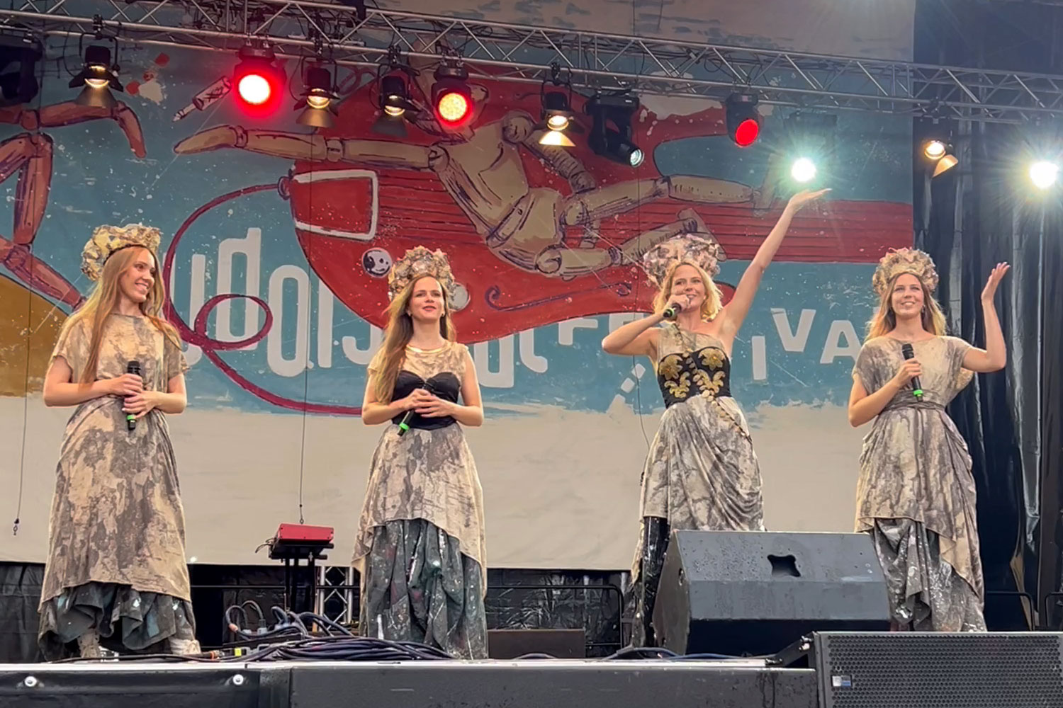 Rudolstadt Festival 2024: Große Bühne Heidecksburg: Tautumeitas (Foto: Manuela Hahnebach)