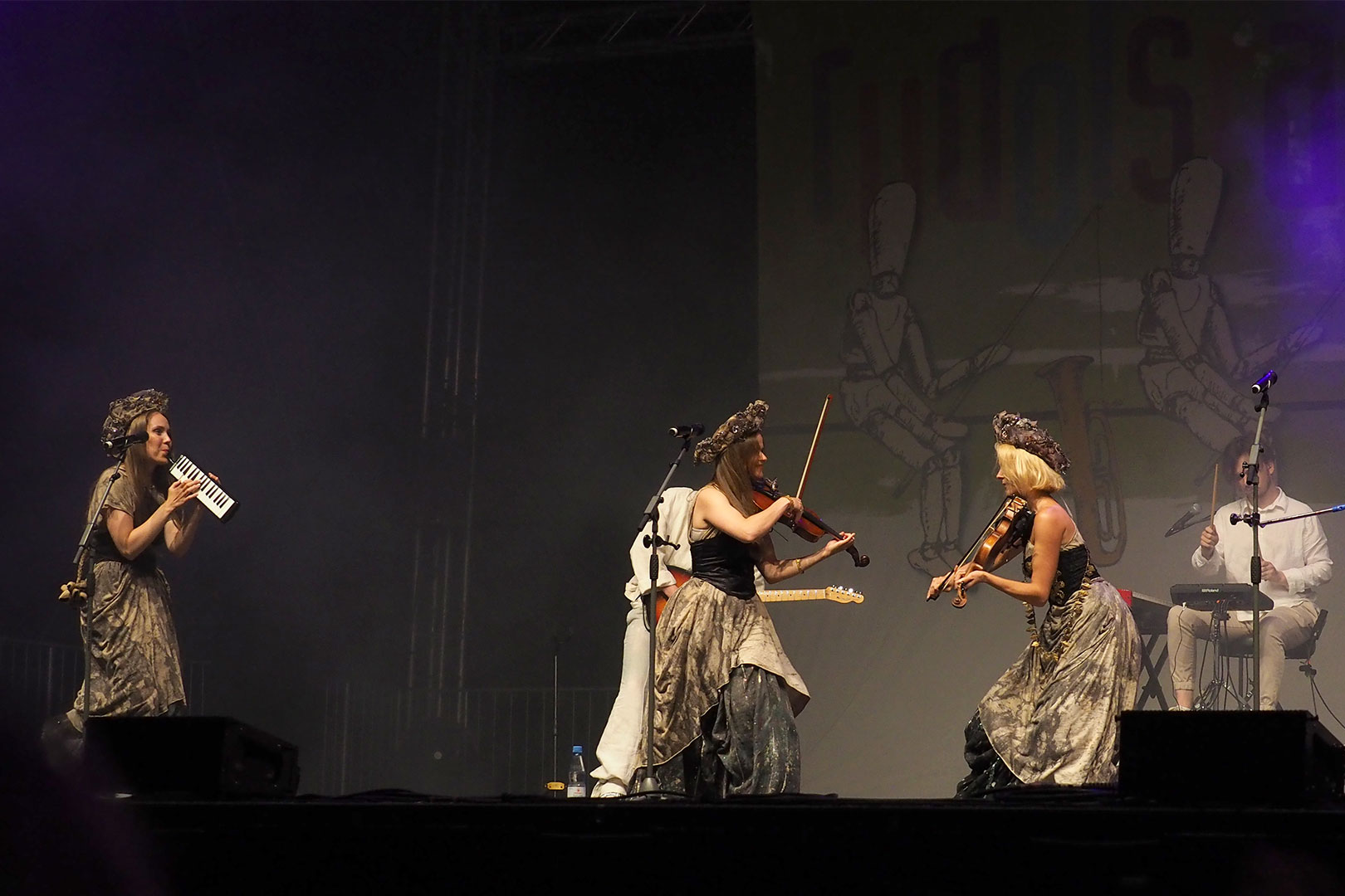 Rudolstadt Festival 2024: Große Bühne Marktplatz: Tautumeitas (Foto: Manuela Hahnebach)