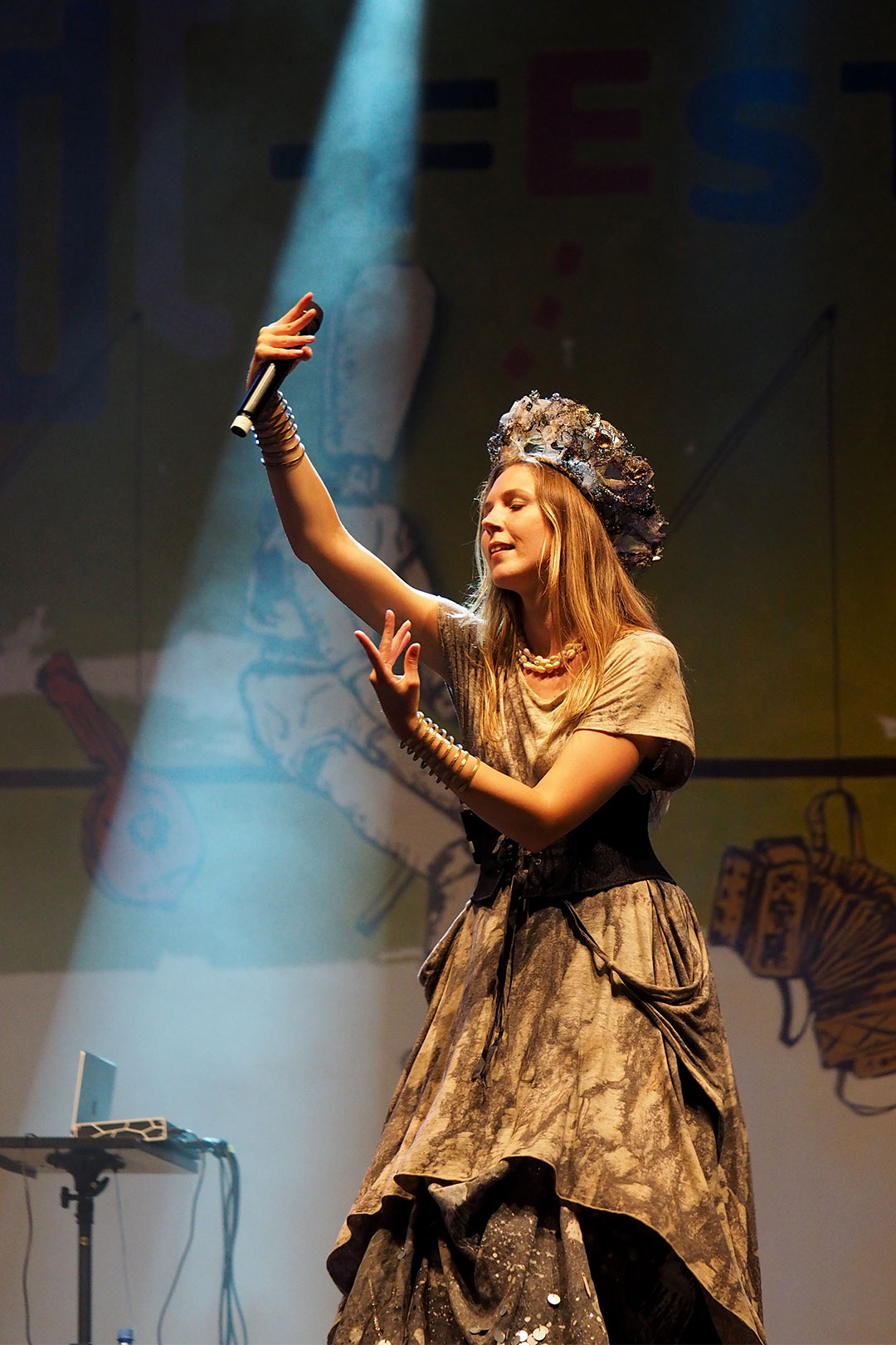 Rudolstadt Festival 2024: Große Bühne Marktplatz: Tautumeitas: Annemarija Moiseja (Foto: Andreas Kuhrt)