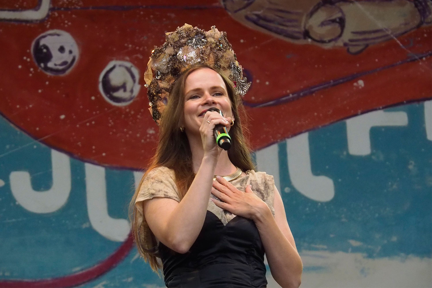 Rudolstadt Festival 2024: Große Bühne Heidecksburg: Tautumeitas: Laura Līcīte (Foto: Andreas Kuhrt)