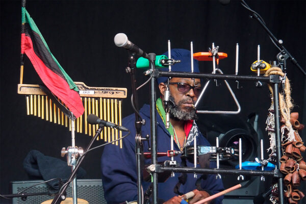 Rudolstadt Festival 2024: Julian Marley + The Uprising: Roobney "Speedy" Ligonde (Foto: Andreas Kuhrt)