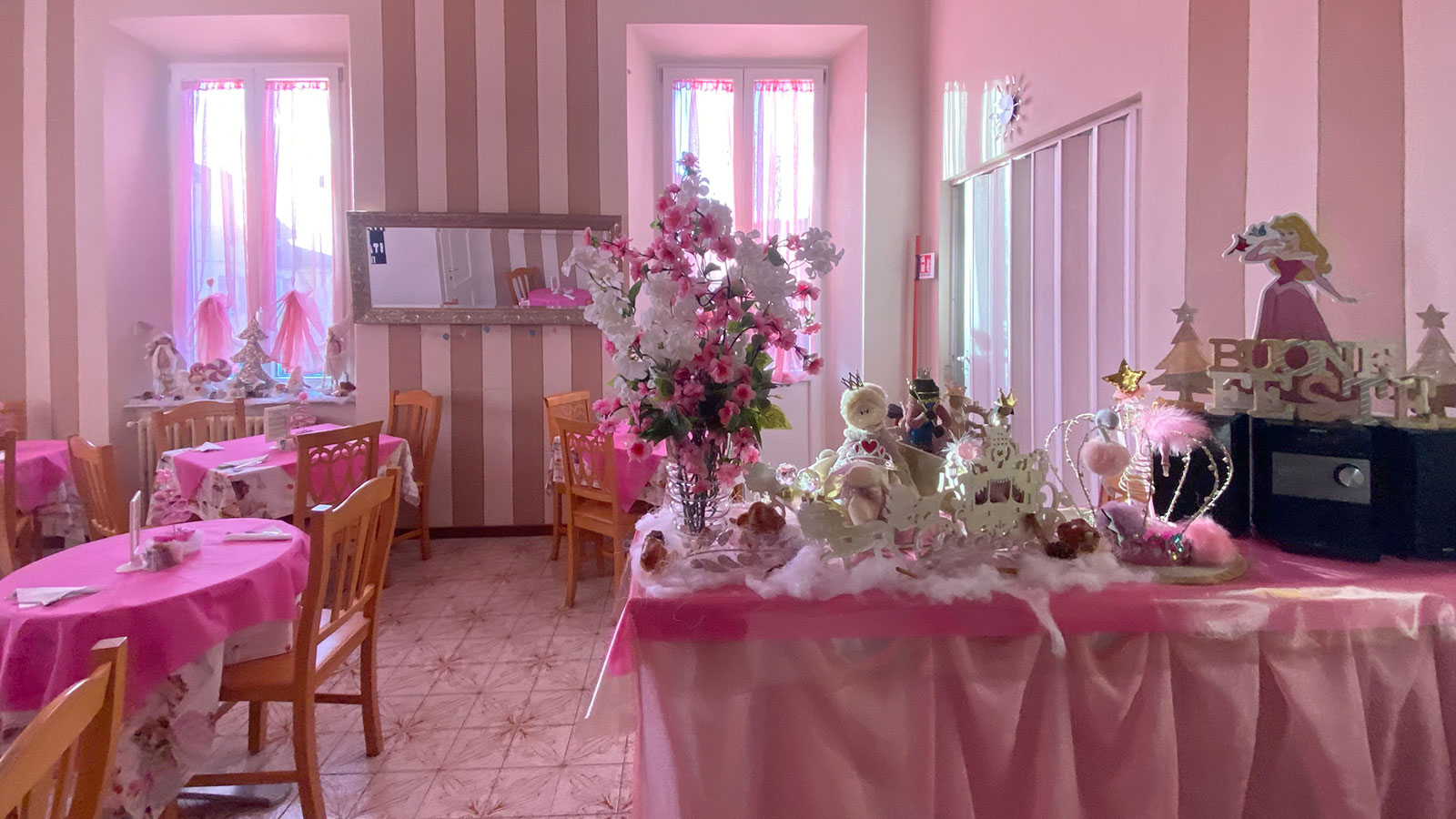 Italien 2025: Lucca: Frühstücksraum im B&B La Bella Addormentata e il Principe Calaf (Dornröschen und ihr Prinz Calaf) (Foto: Andreas Kuhrt)