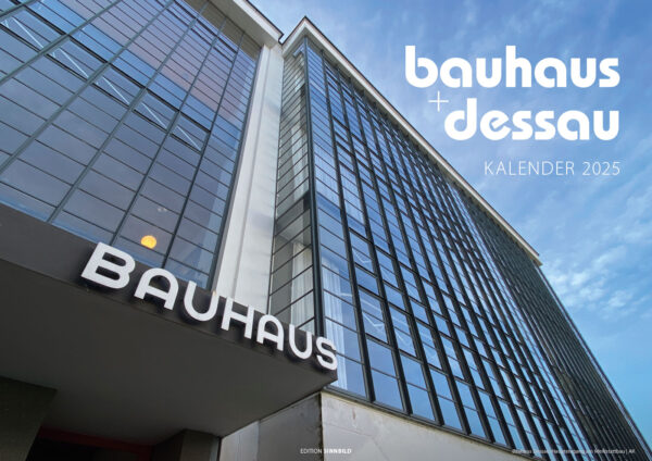 Fotokalender 2025: bauhaus + dessau: Haupteingang am Werkstattbau (Foto/Gestaltung: Andreas Kuhrt)