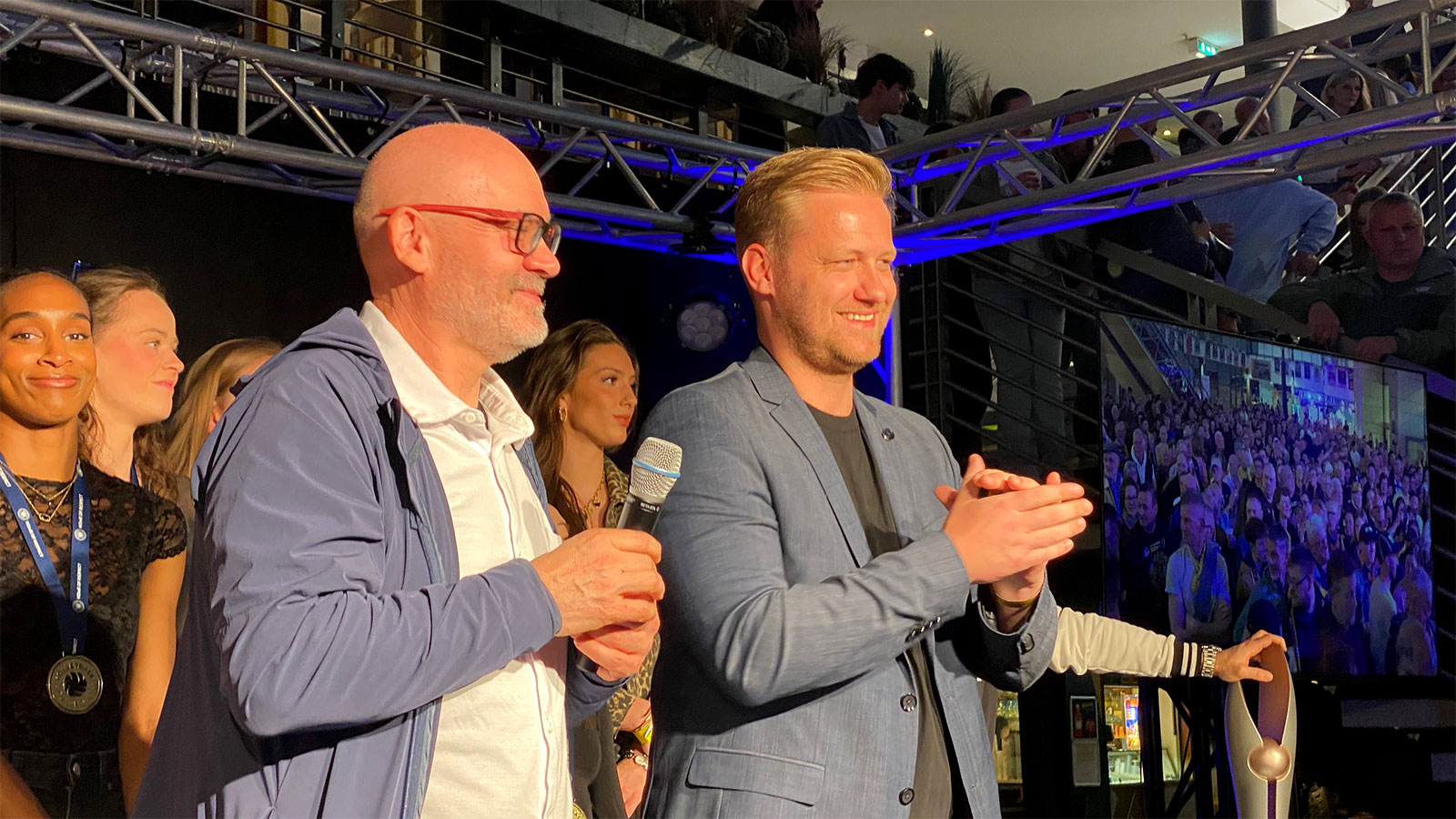 Suhl, CCS Atrium: Saisonabschluss 2026 Volleyball Frauen-Team VfB Suhl Lotto Thüringen: Wolfgang Wehner + Präsident Alexander Mantlik (Foto: Andreas Kuhrt)