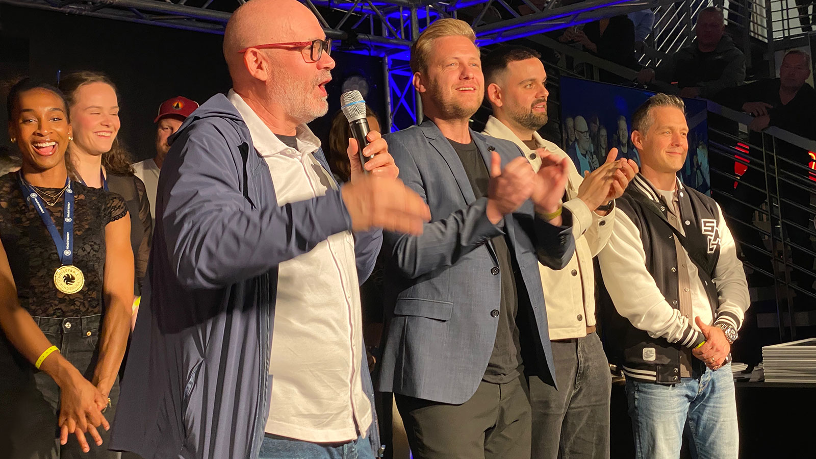 Suhl, CCS Atrium: Saisonabschluss 2026 Volleyball Frauen-Team VfB Suhl Lotto Thüringen: Wolfgang Wehner, Präsident Alexander Mantlik, Vizepräsident Philipp Oehring + Cheftrainer László Hollósy (Foto: Andreas Kuhrt)