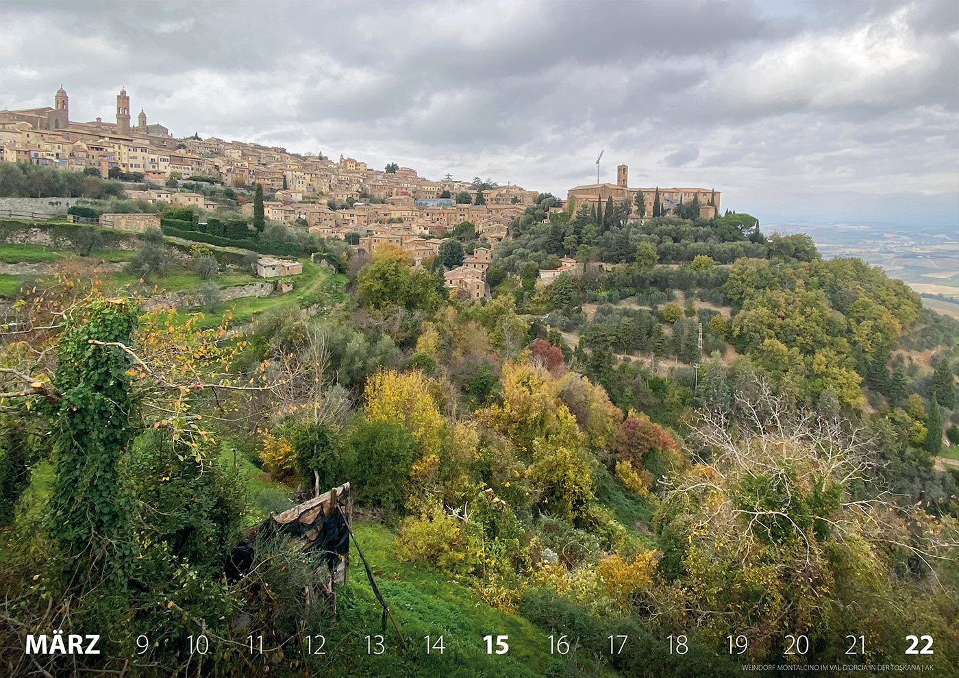 Fotokalender 2026: Italien: Weindorf Montalcino im Val d'Orcia in der Toskana (Foto: Andreas Kuhrt)