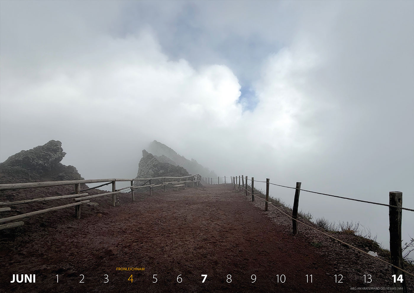 Fotokalender 2026: Italien: Weg am Kraterrand des Vesuvs (Foto: Manuela Hahnebach)