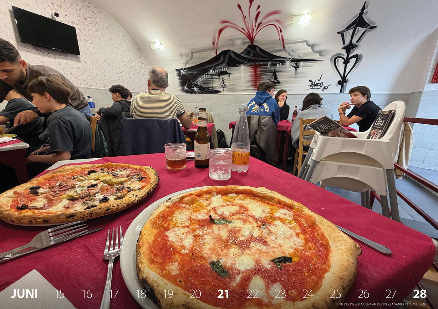 Fotokalender 2026: Italien: In der Pizzeria Oliva an der Piazza Sanità in Neapel (Foto: Manuela Hahnebach)
