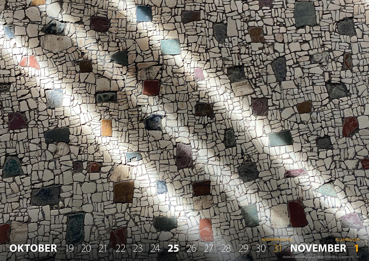 Fotokalender 2026: Italien: Marmor-Mosaikboden in der Mysterienvilla in Pompeii bei Neapel (Foto: Andreas Kuhrt)