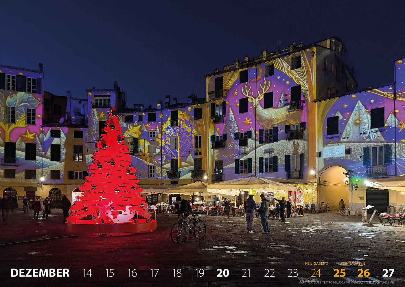 Fotokalender 2026: Italien: Marktplatz Anfiteatro in Lucca mit Weihnachtsbeleuchtung (Foto: Manuela Hahnebach)
