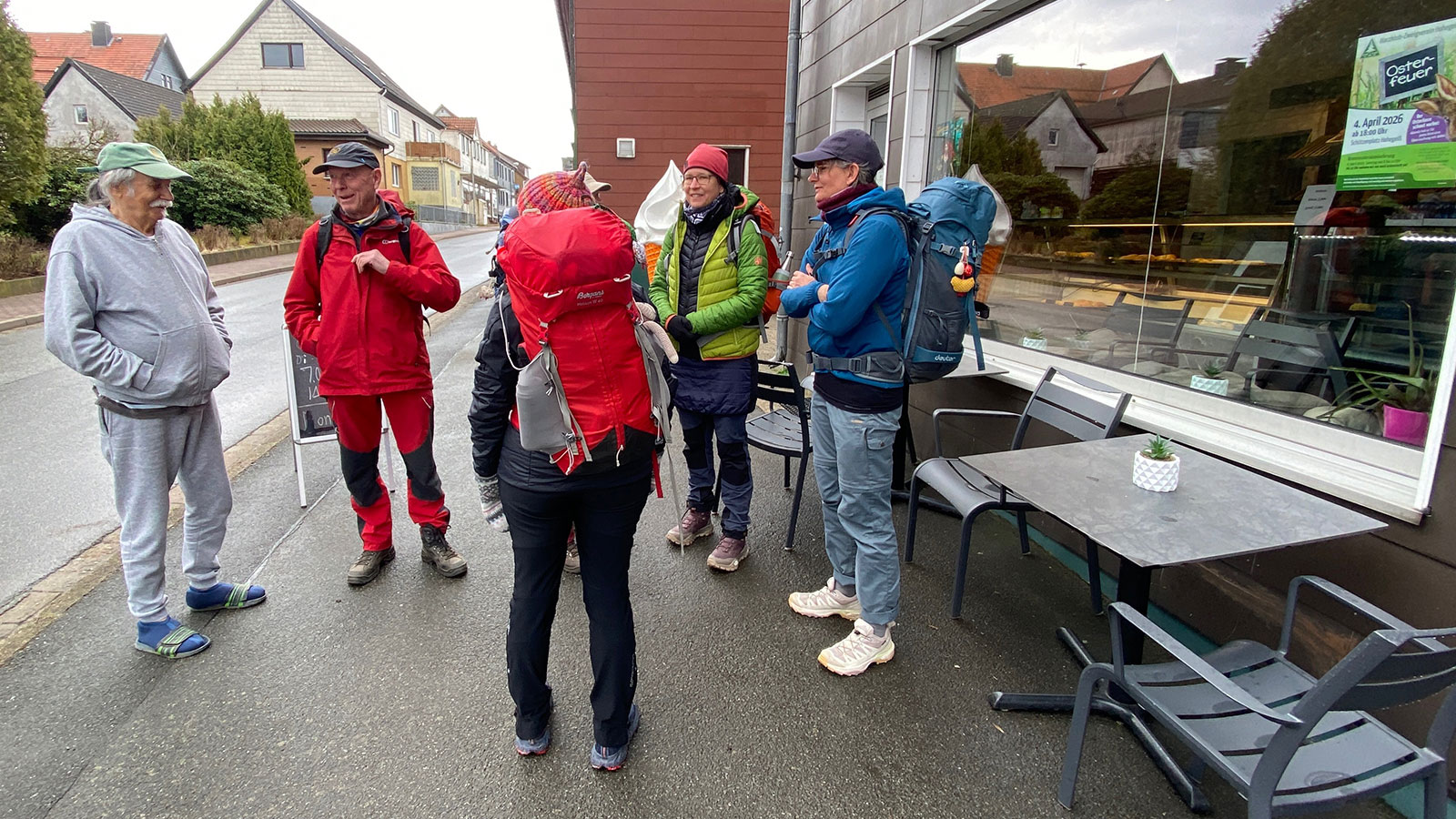 Osterwanderung Grünes Band 2026: Harz: Hohegeiß: Mikes Fewo-Verwalter (links) und Brötchen- und Kaffeeladen (rechts) (Foto: Andreas Kuhrt)