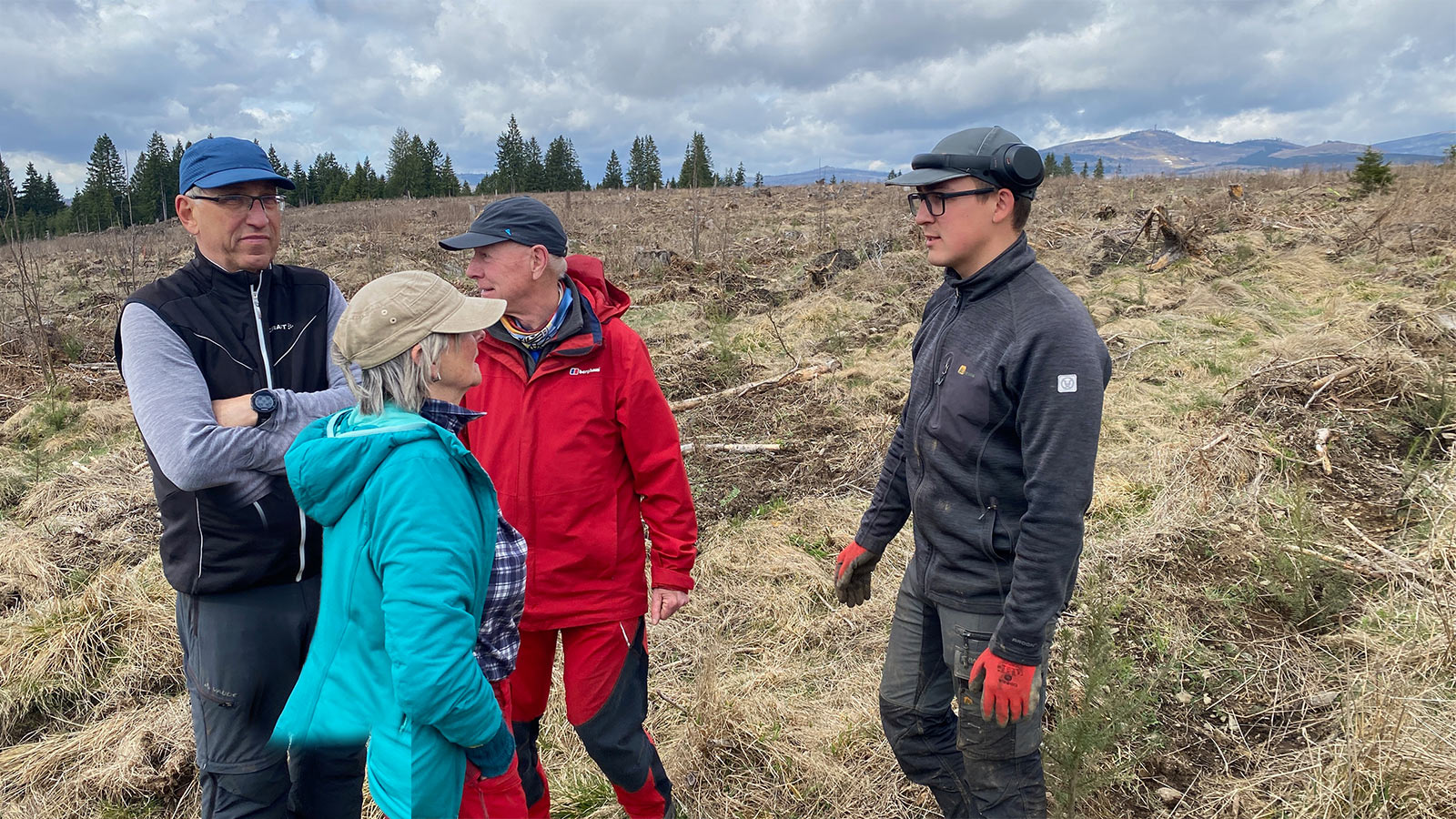 Osterwanderung Grünes Band 2026: Harz: Aufforstung im Oberharz an der Warmen Bode: der litauische Pflanztruppchef (Foto: Andreas Kuhrt)