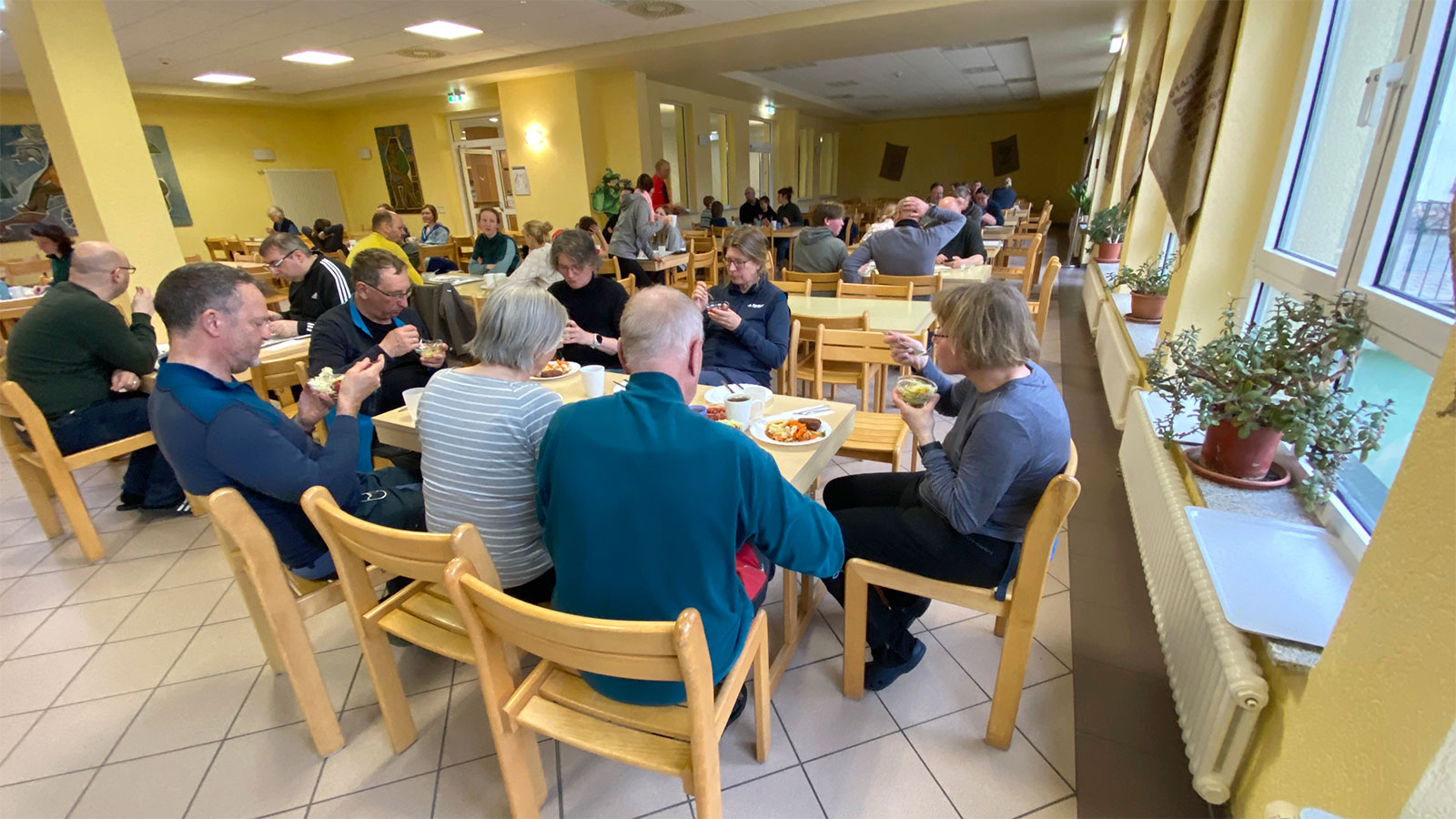 Osterwanderung Grünes Band 2026: Harz: Schierke: Jugendherbergs-Abendessen (Foto: Andreas Kuhrt)